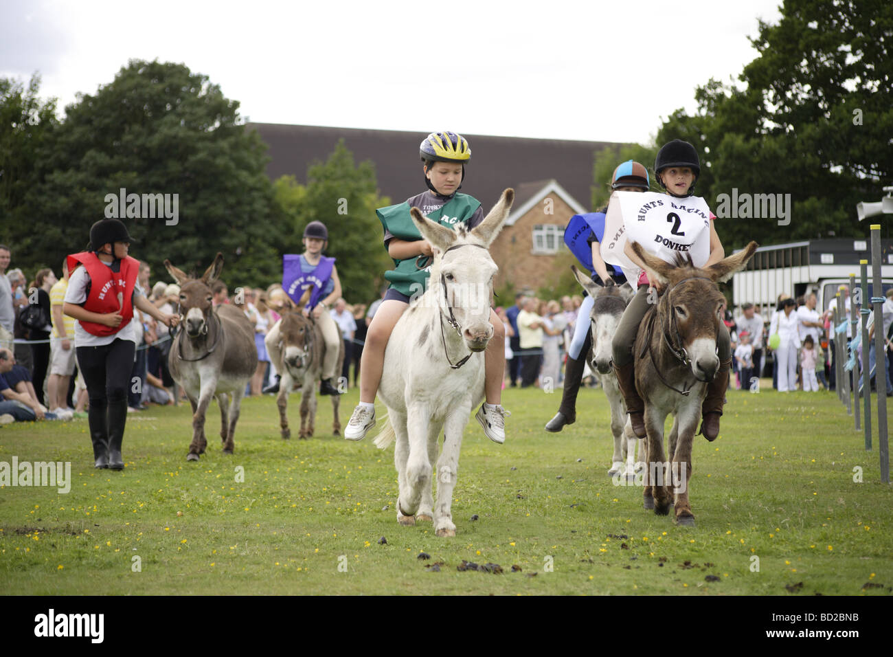 Donkey derby,vecchio tradizionale inglese estate pratica di piccole città e di villaggi intorno al regno unito,risalente a oltre un centinaio di anni Foto Stock