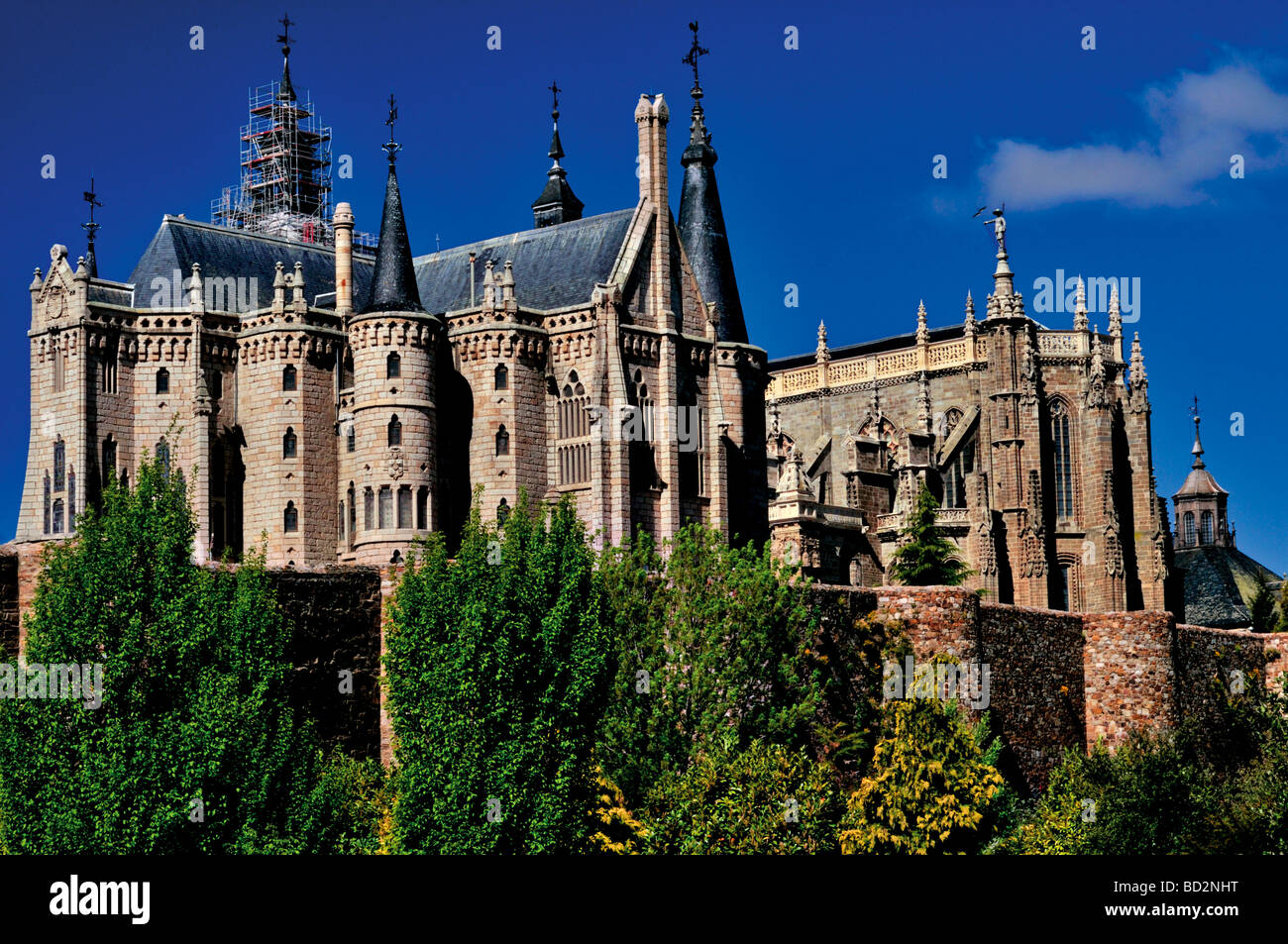 Spagna, Astorga: Vista a palazzo del vescovo e la cattedrale Foto Stock