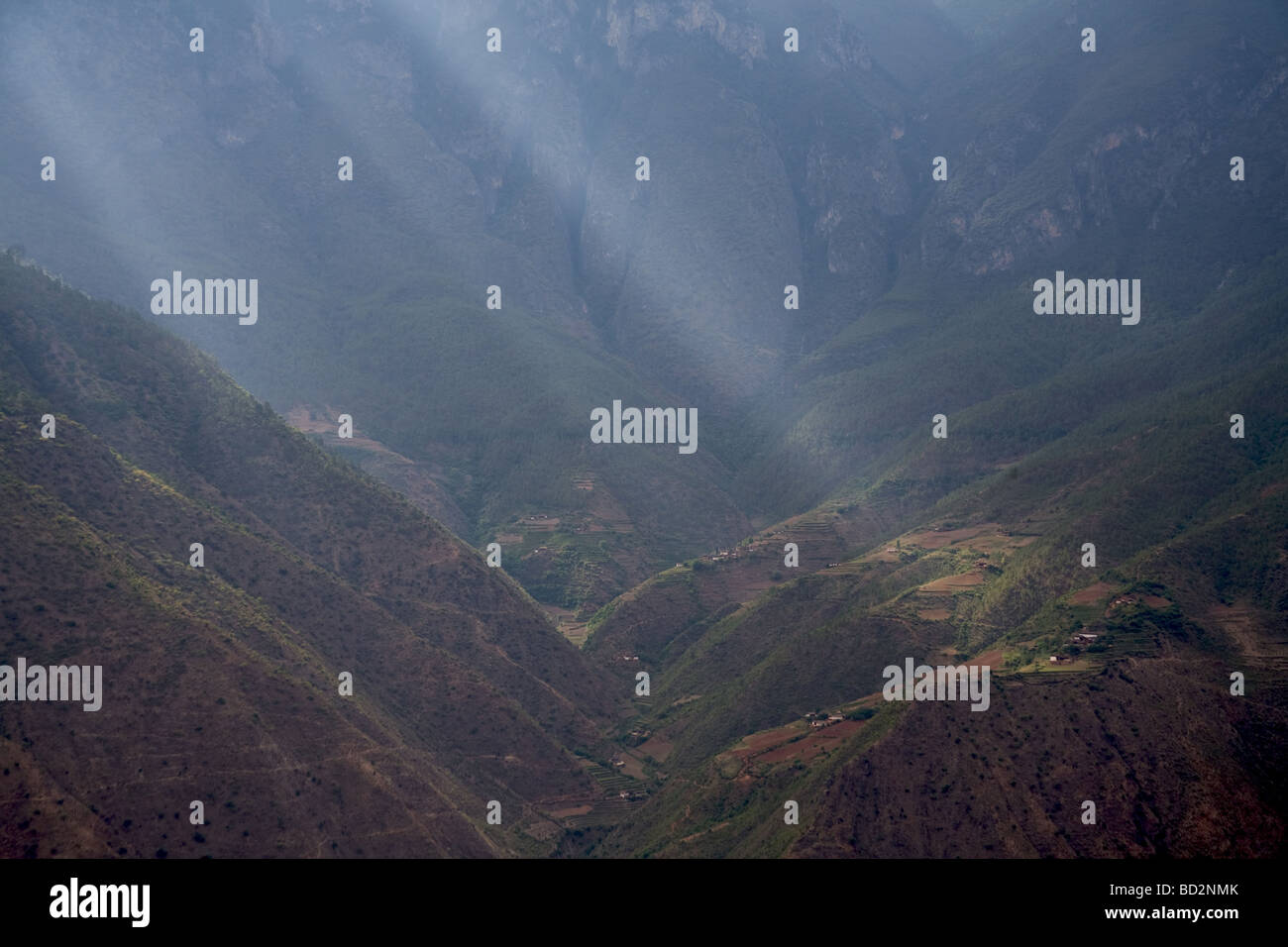 Foto del villaggio di pietra Trek vicino Lago Lugu nella provincia dello Yunnan , Cina Foto Stock