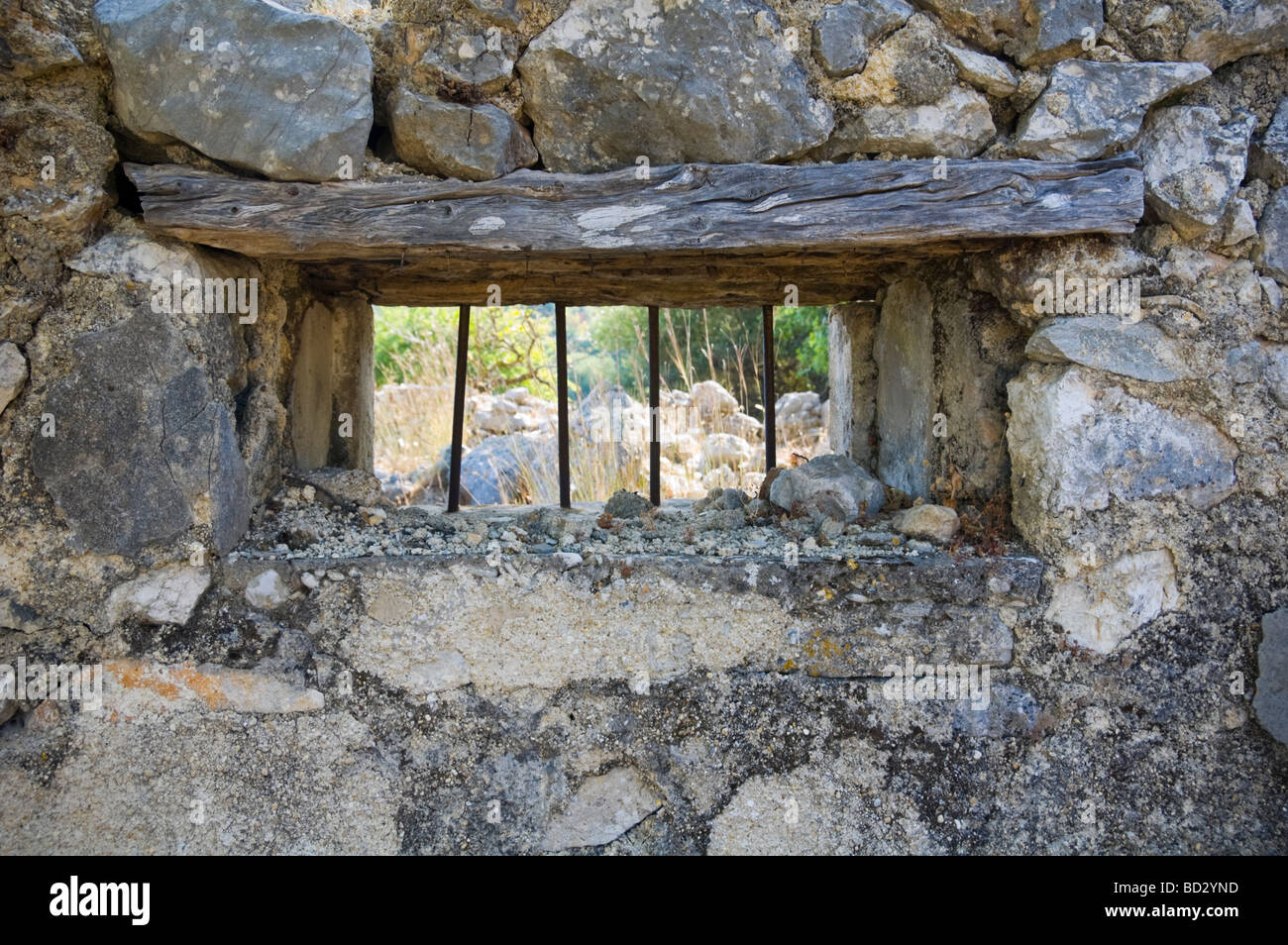 Resti di edifici agricoli distrutto nel 1953 Terremoto al vecchio Skala sull'isola greca di Cefalonia Grecia GR Foto Stock