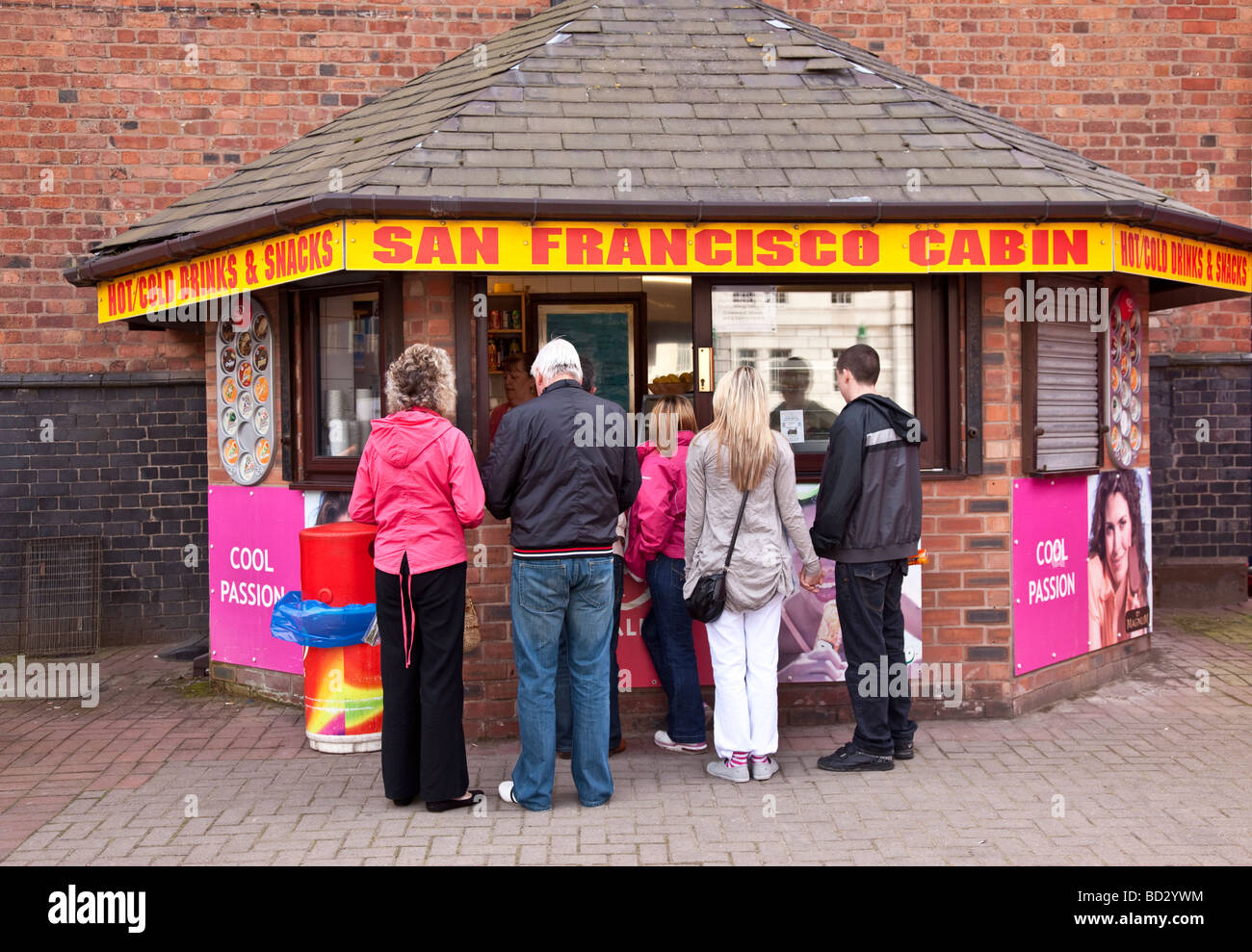 Street Snack Kiosk presso il Pierhead, Liverpool, Regno Unito Foto Stock