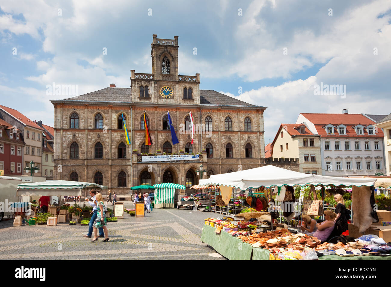 Weimar, Germania, Europa - Il Municipio e la piazza del mercato in estate Foto Stock