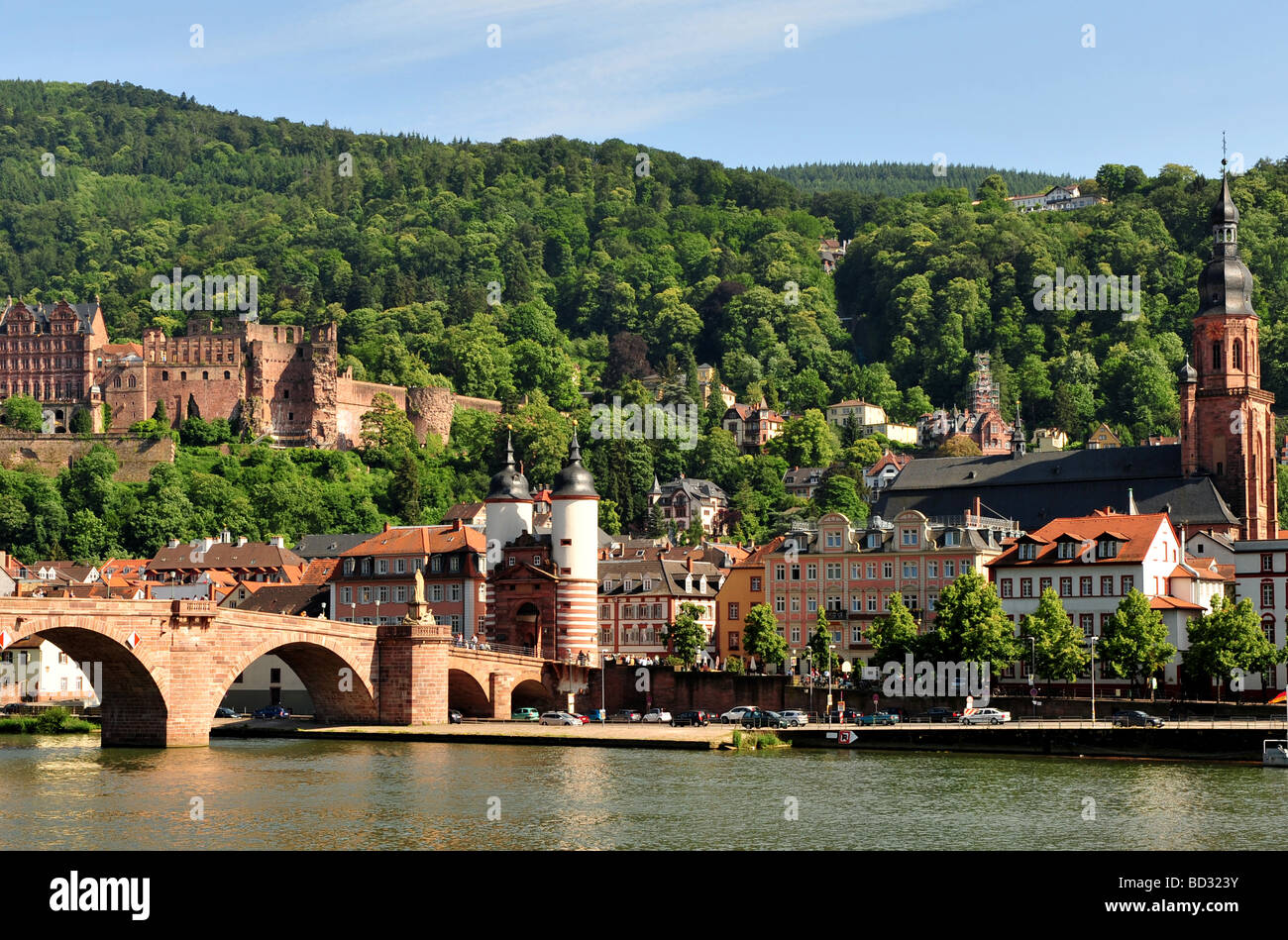 La città vecchia di Heidelberg visto attraverso il Fiume Necker Germania Foto Stock