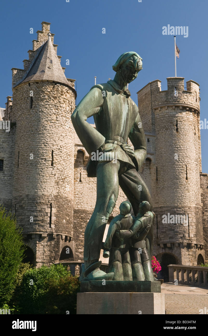 Lange Wapper statua castello Steen Anversa in Belgio Foto Stock