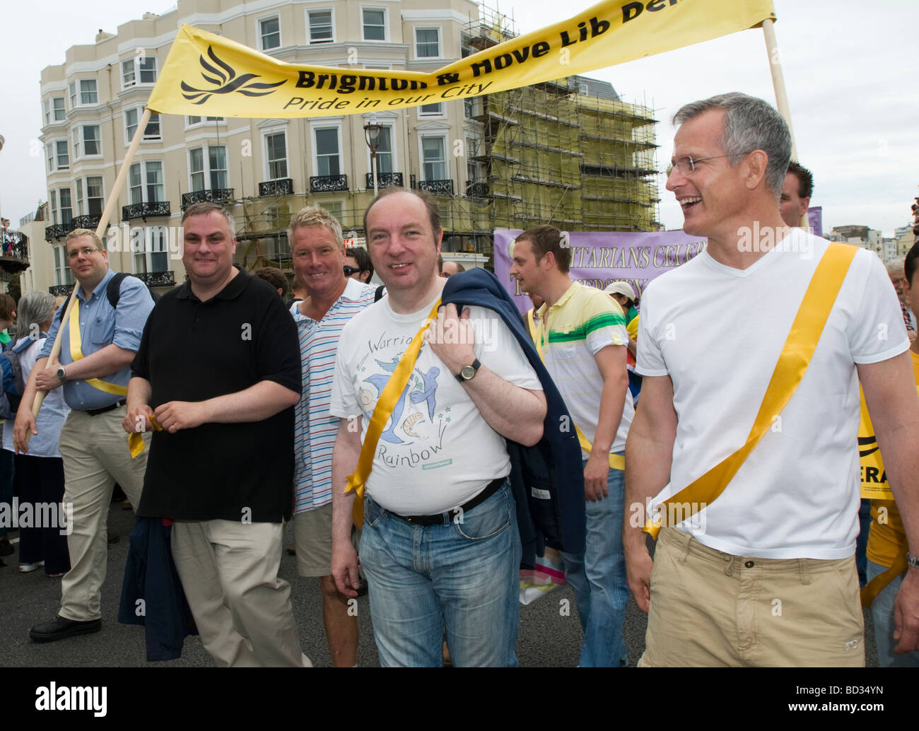 Brighton, Inghilterra, Regno Unito - la parata durante il Brighton Pride annuale di Gay Pride celebrazione. Il 1 agosto 2009. Foto Stock