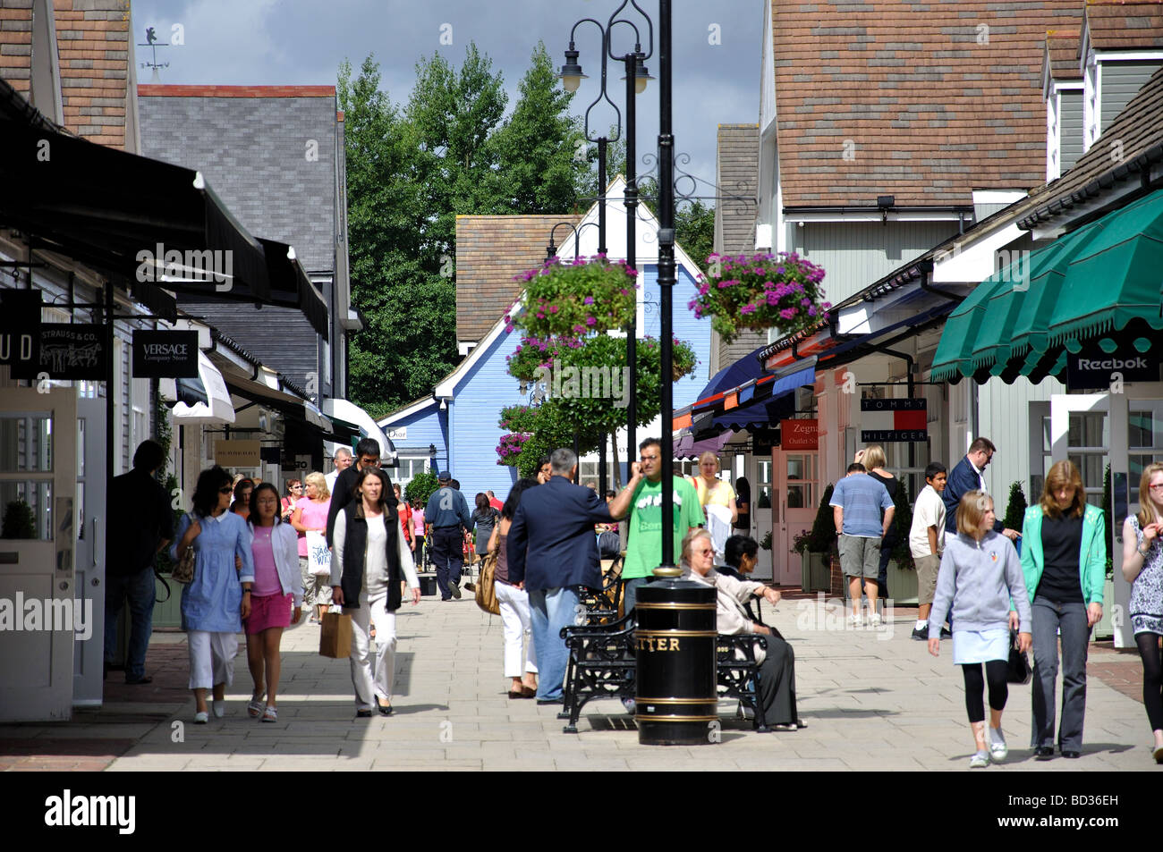 Bicester Village Shopping Centre, Bicester, Oxfordshire, England, Regno Unito Foto Stock