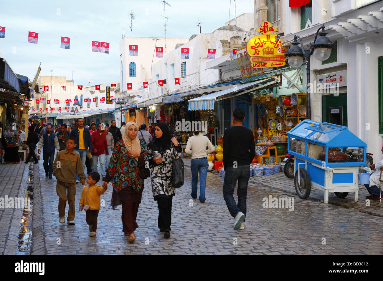 Shopping street, Hammamet, Tunisia, Africa Settentrionale Foto Stock