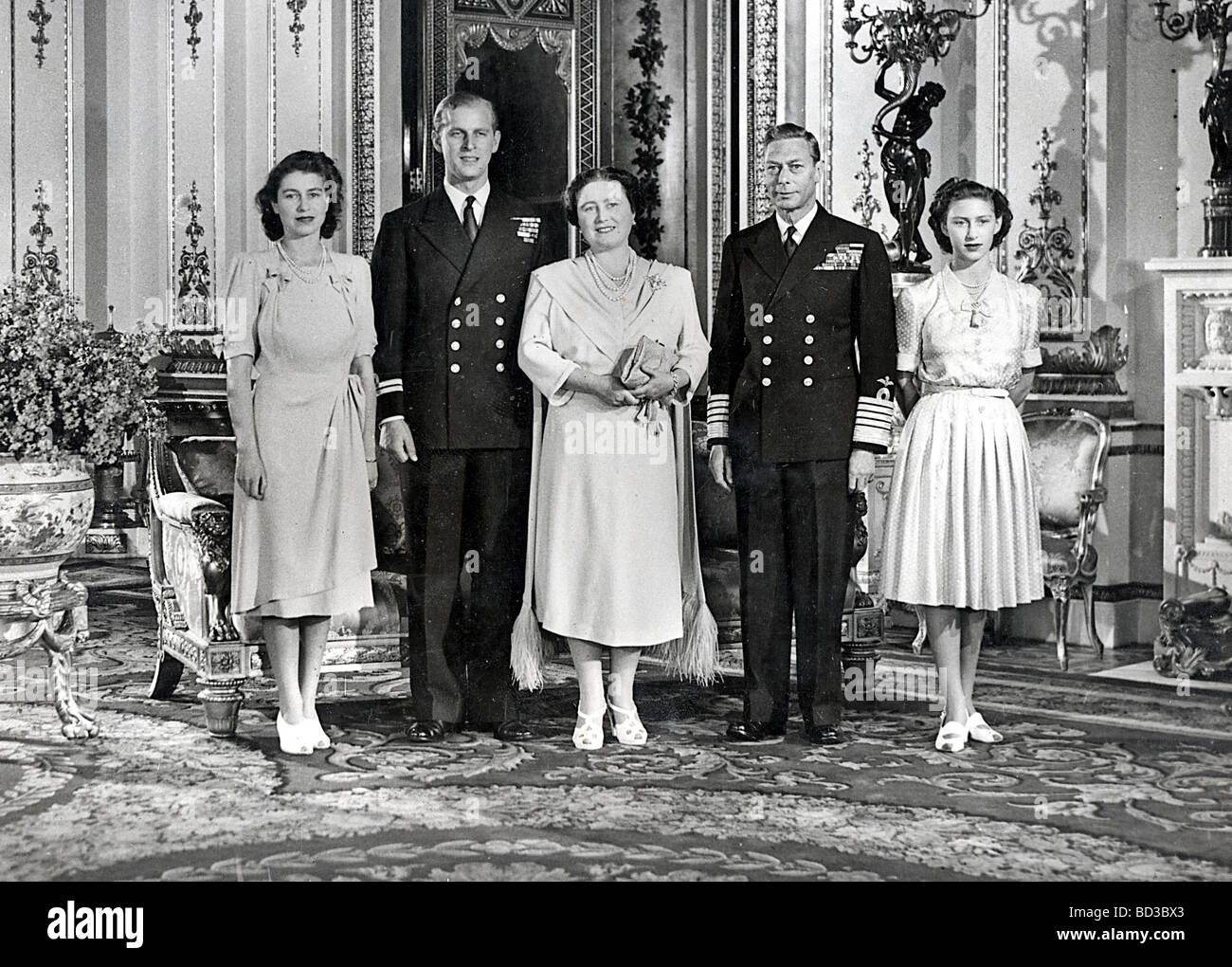La Principessa Elisabetta impegno 1947 Da sinistra: la principessa Elisabetta, il Principe Filippo, regina madre, King George VI, la principessa Margaret Foto Stock