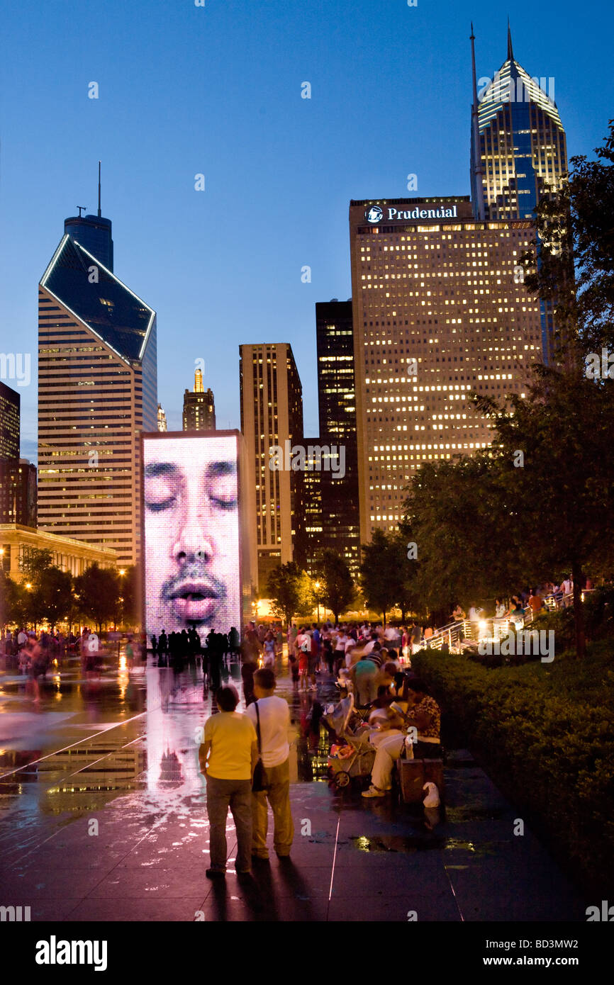 Fontana di corona in Millennium Park ha video giganti sculture dell artista catalano Jaume da Plensa a Chicago in Illinois Foto Stock