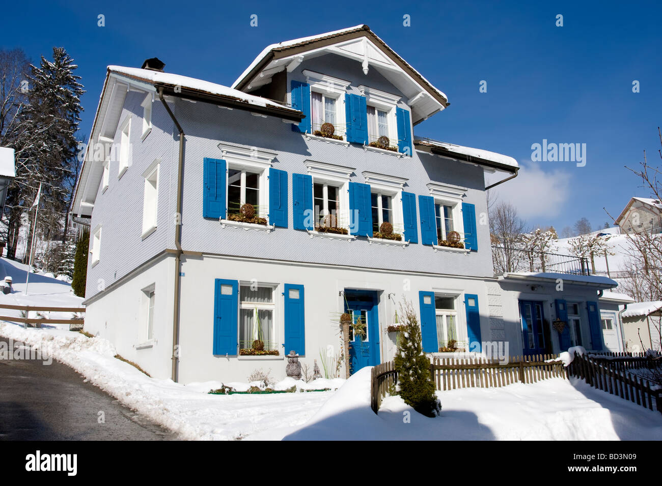 Casa di villaggio in inverno, Gais svizzera Foto Stock