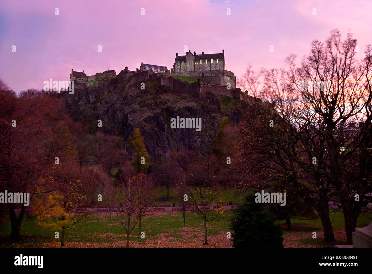 Il castello di Edimburgo al tramonto Foto Stock