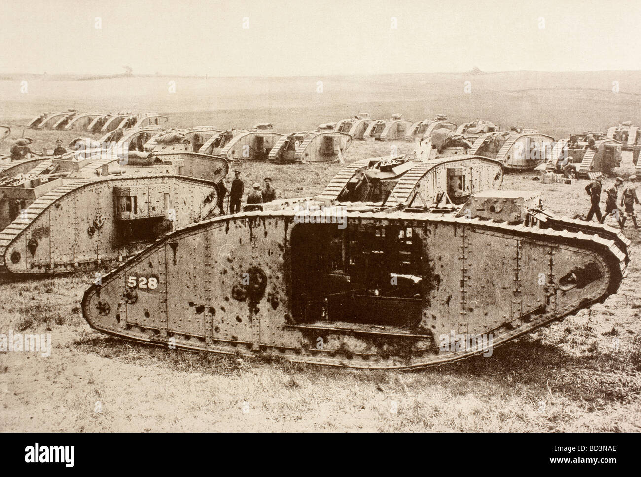 Danneggiato carri inglesi dietro la linea del fronte durante la Prima Guerra Mondiale. Foto Stock