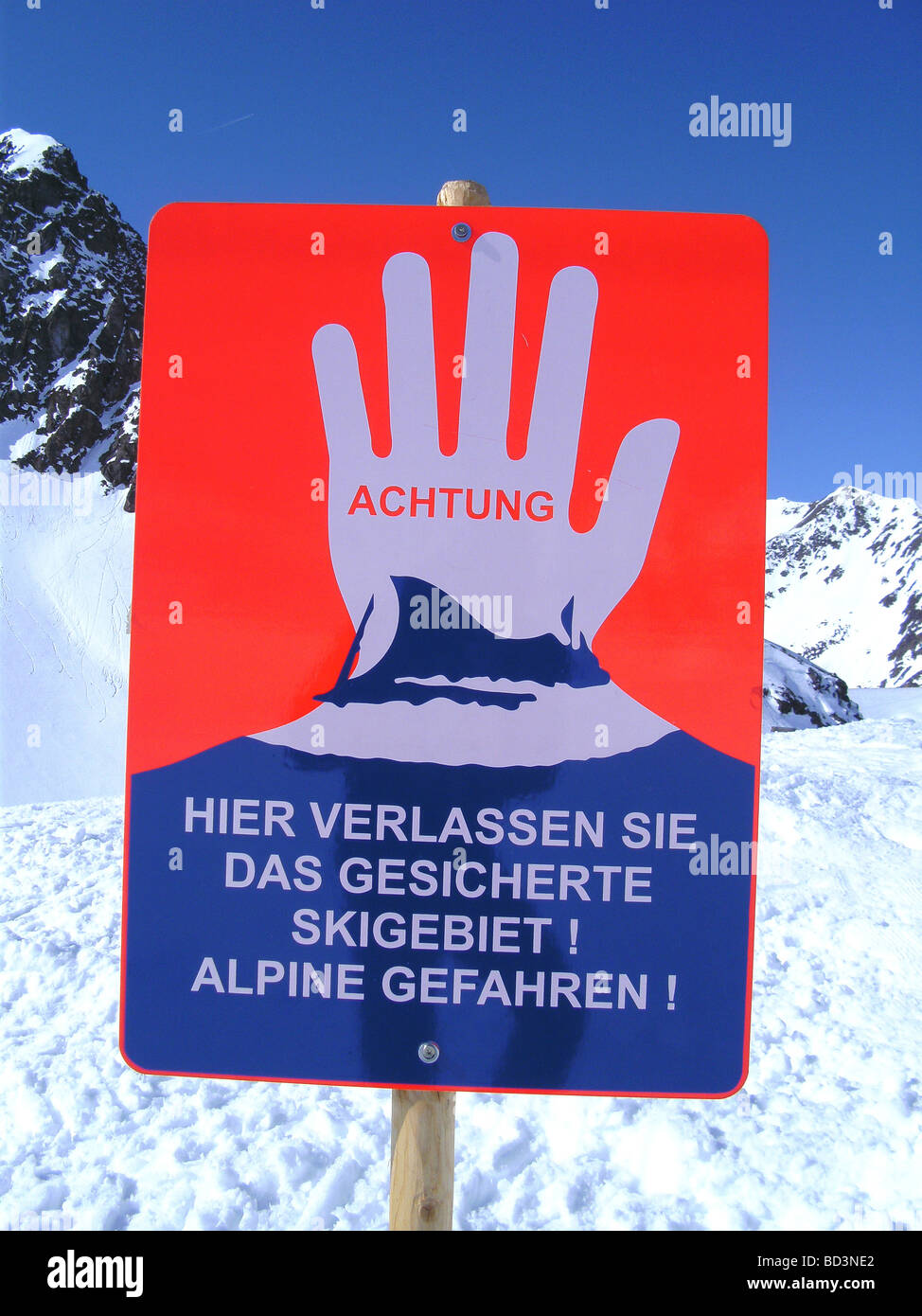 Lawinenwarnschild Kühtai Stubaier Alpen Tirol Allarme valanga segno Kuehtai Alpi dello Stubai Tyrolia Austria Foto Stock