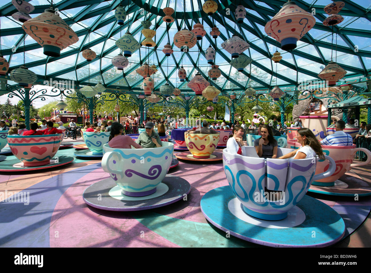 Mad Hatters Tea Cups ride, Disneyland Parigi, Francia Foto Stock