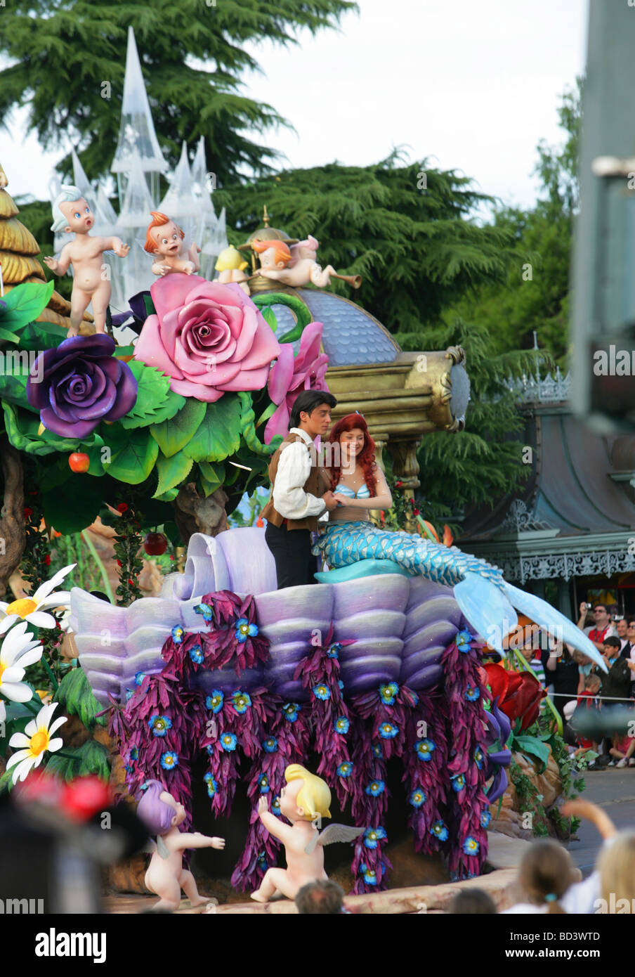 I caratteri da La Sirenetta film in Once upon a Dream parade, Disneyland Parigi, Francia Foto Stock