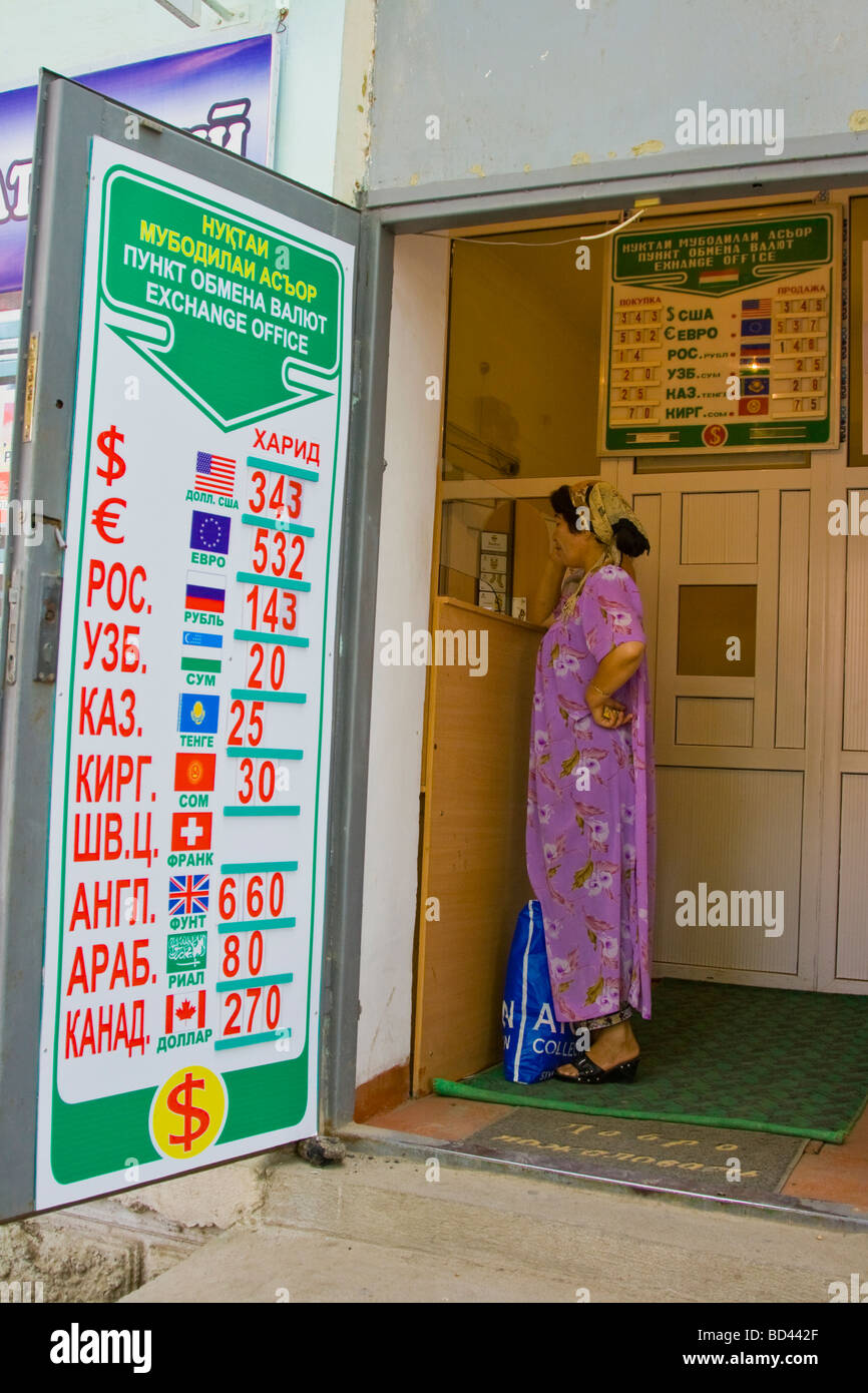 Cambia valuta le tariffe a Dushanbe Tajikistan Foto Stock