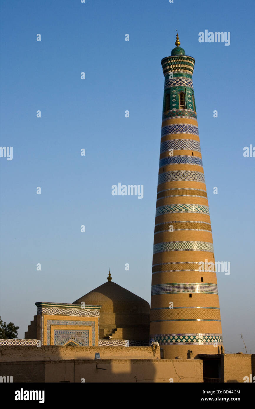 Il minareto di Islam Khodja Khiva in Uzbekistan Foto Stock