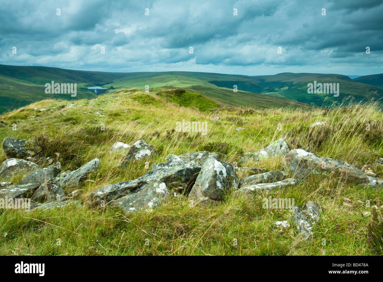 Vista dalla cima del Chwarel ventola y guardando verso il Signore Hereford s manopola e Grwyne Fawr serbatoio le montagne nere Monmouthshire Foto Stock