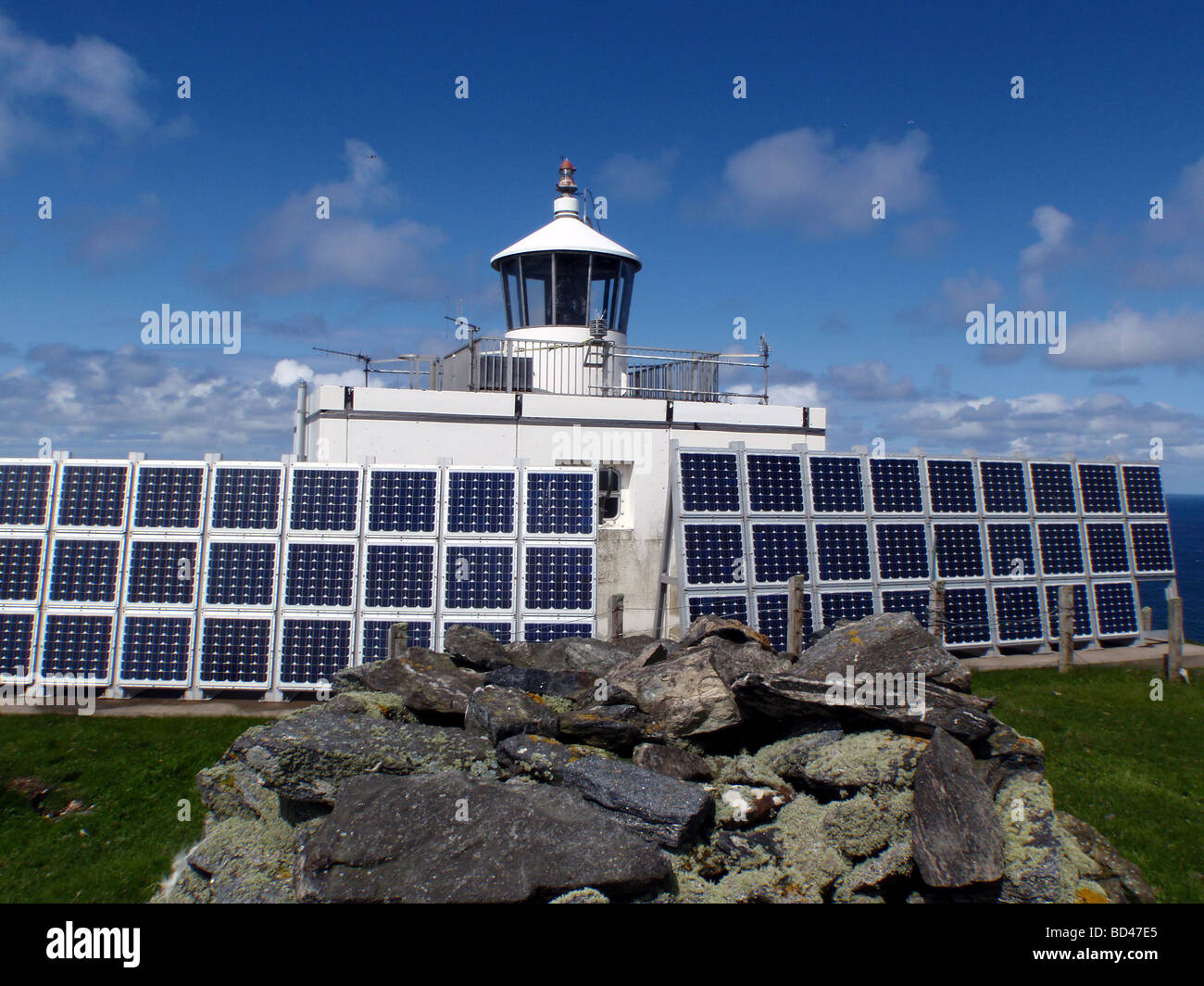 Remote faro sull isola del Nord Rona in Oceano Atlantico in Scozia Foto Stock