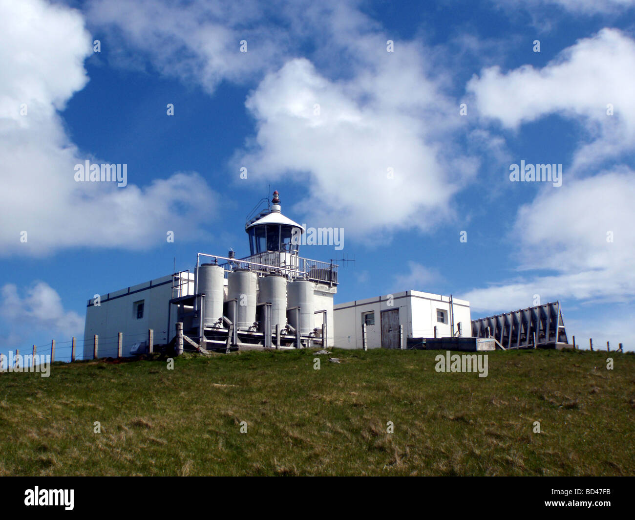 Remote faro sull isola del Nord Rona in Oceano Atlantico in Scozia Foto Stock