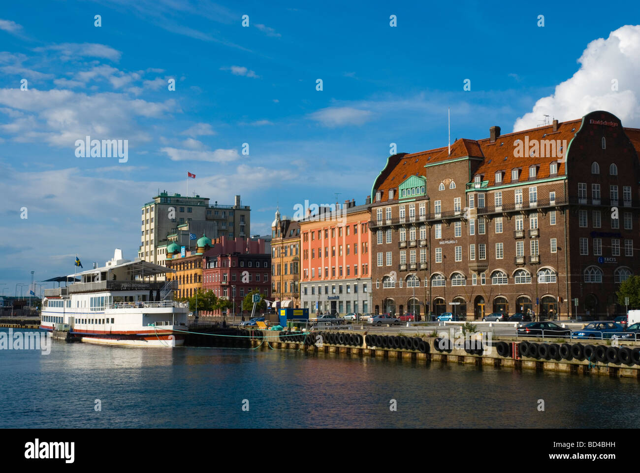 Inre Hamnen il porto interno a Malmö Skåne Svezia Europa Foto Stock