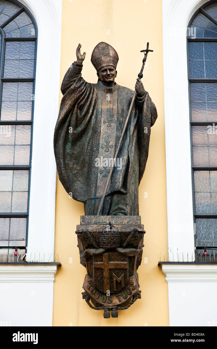 Statua in bronzo di Papa Giovanni Paolo II di Altötting Baviera Germania Europa Foto Stock