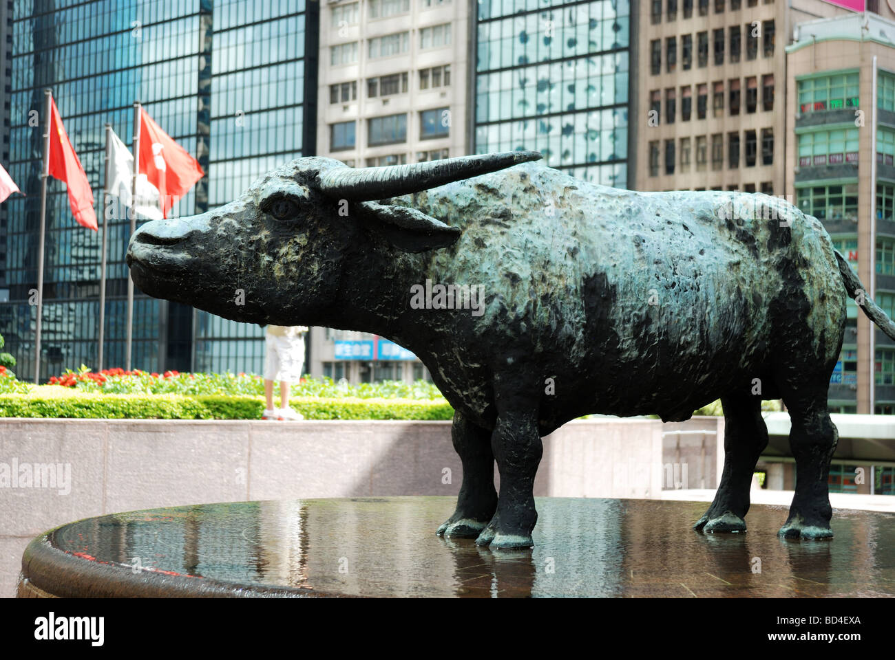 Bufalo d'acqua statue in Exchange Square, Hong Kong. Foto Stock