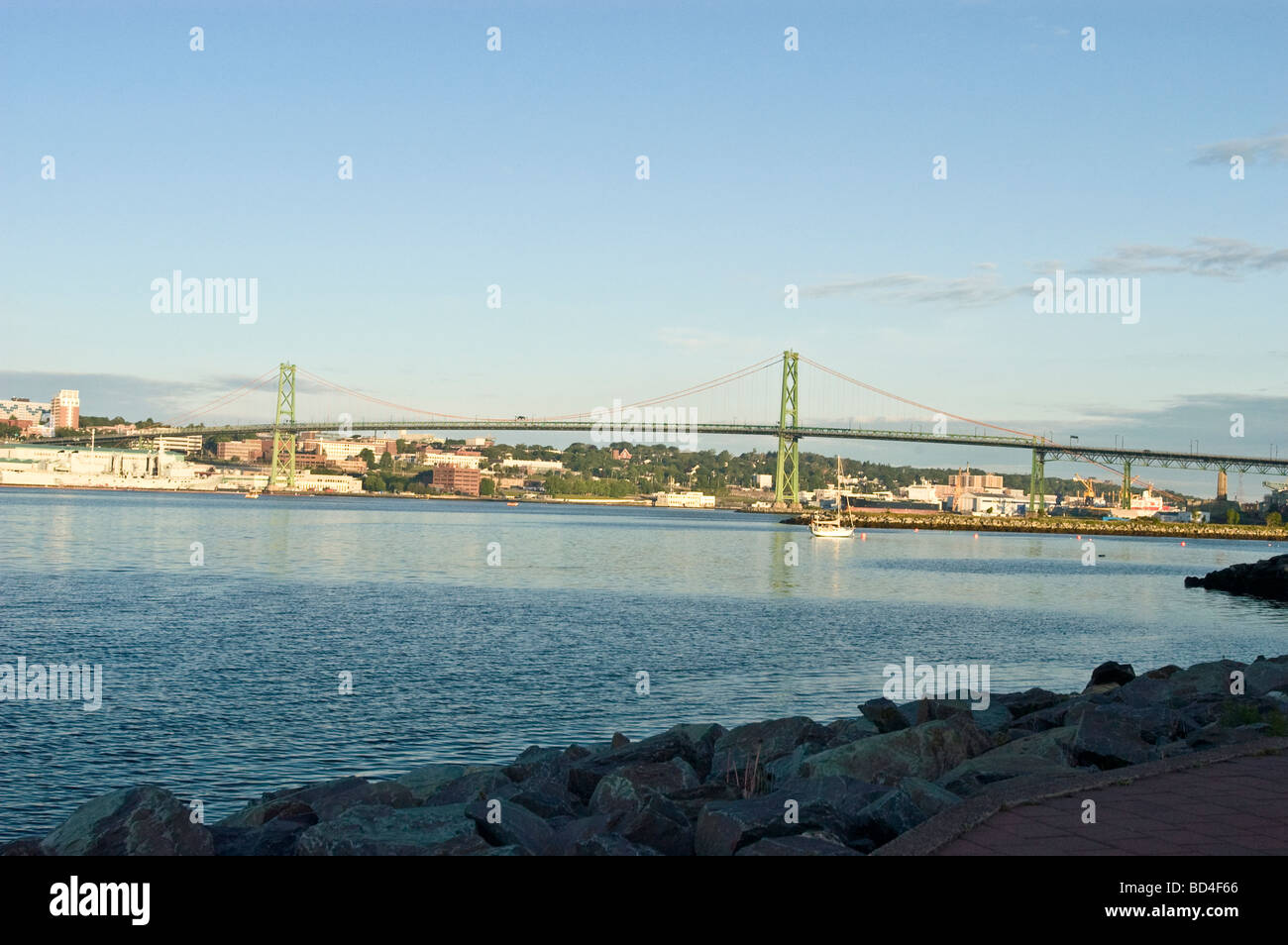 Angus L. Macdonald ponte che collega Halifax e Dartmouth, Nova Scotia, Canada Foto Stock