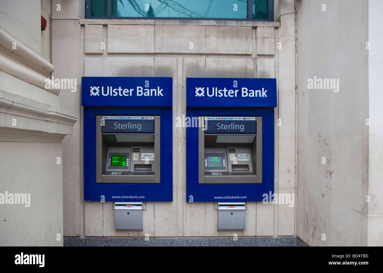 Due distributori automatici di Ulsterbank in Irlanda centrale Foto Stock