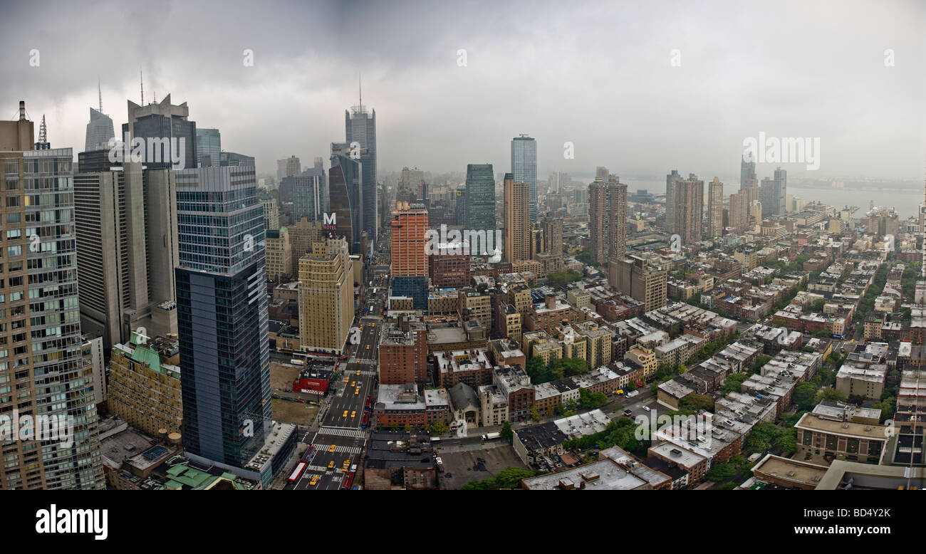Guardando verso sud su Manhattan da uno dei grattacieli su 48th street e la 8th avenue Foto Stock