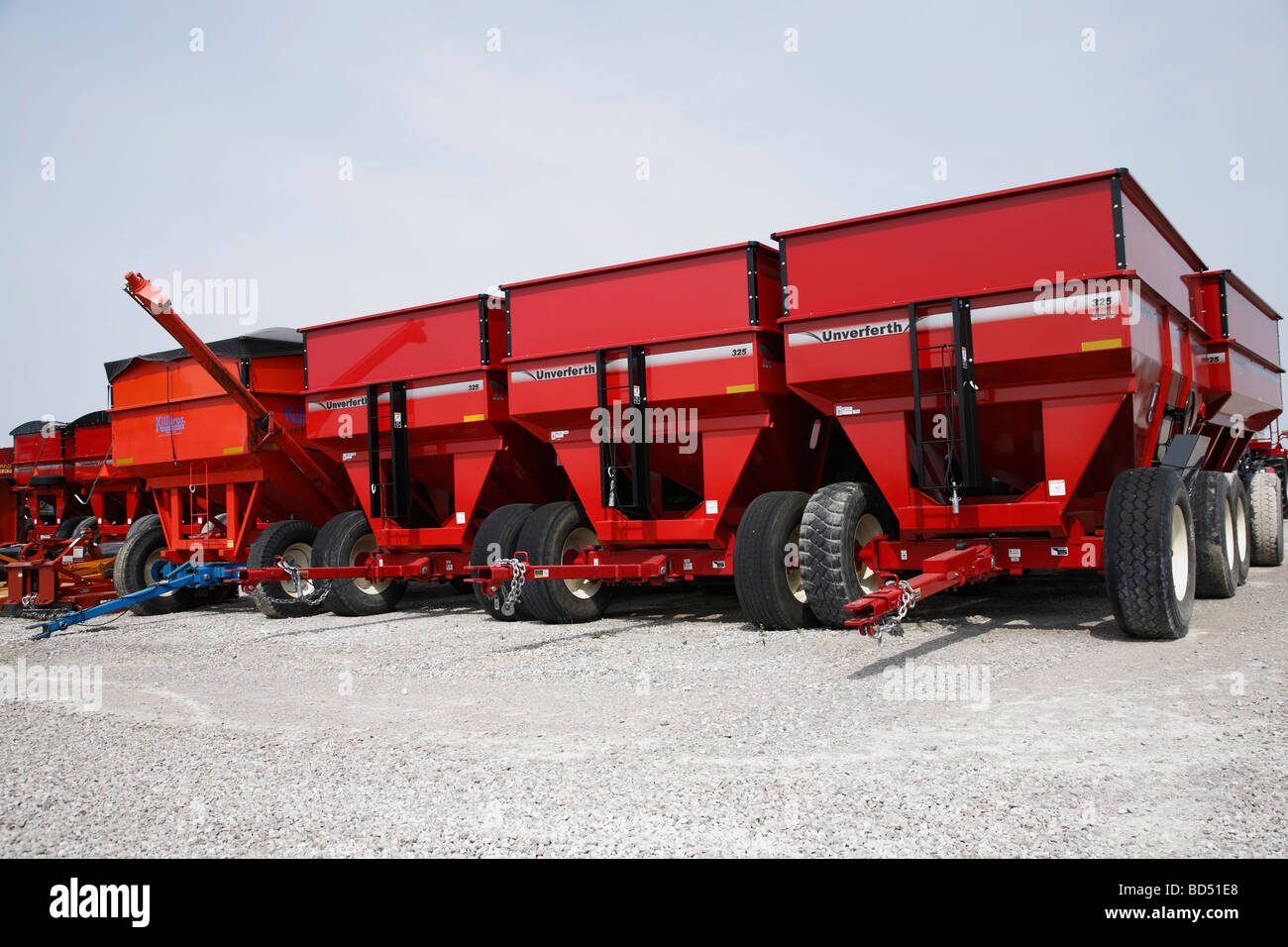 Agricoltura agricola grano agricolo attrezzature per impieghi gravosi carri Unverferth nessuno negli Stati Uniti ad alta risoluzione Foto Stock