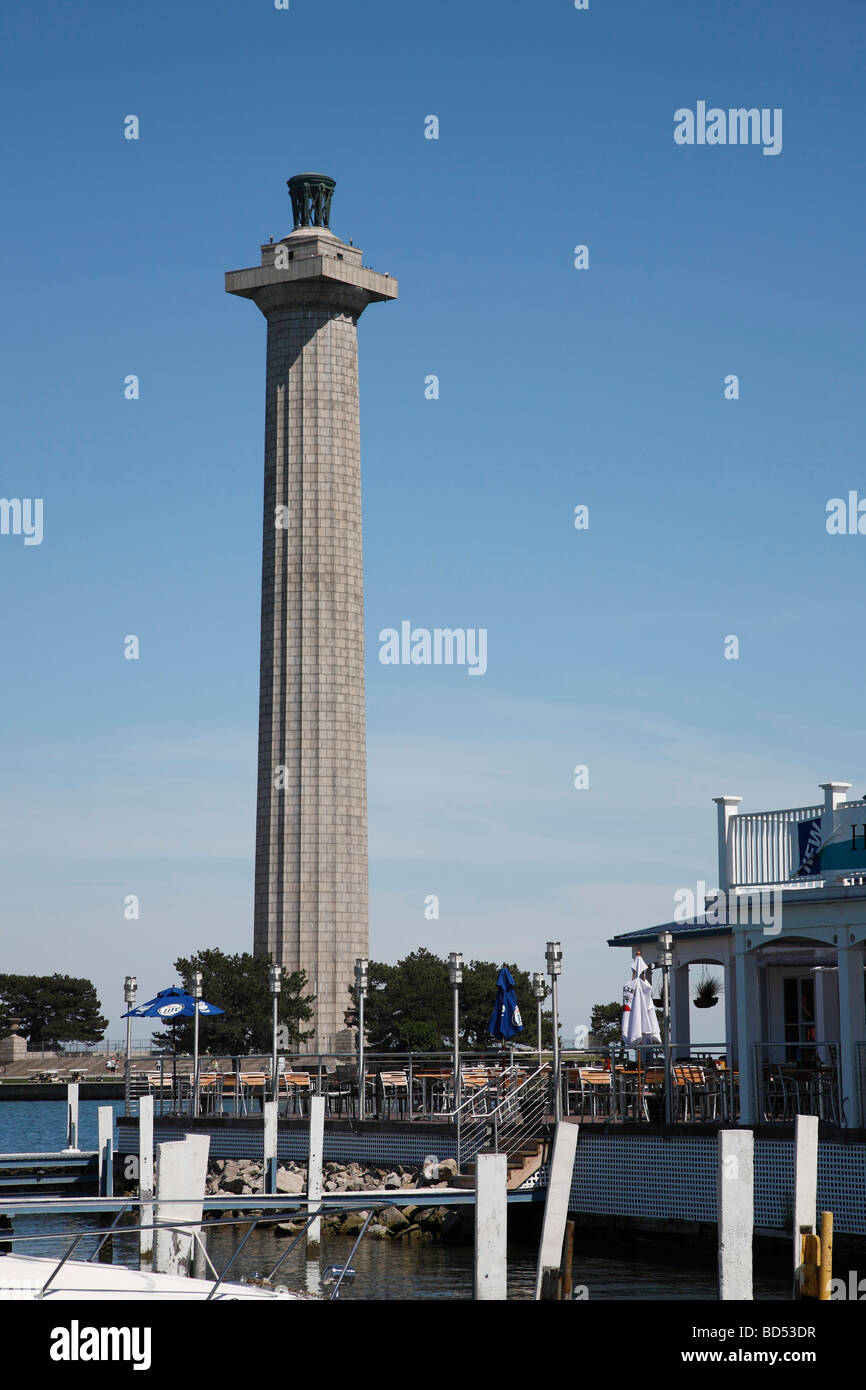 Oliver Perry Monument ha messo a Bay USA, Ohio, vita quotidiana quotidiana in verticale ad alta risoluzione Foto Stock