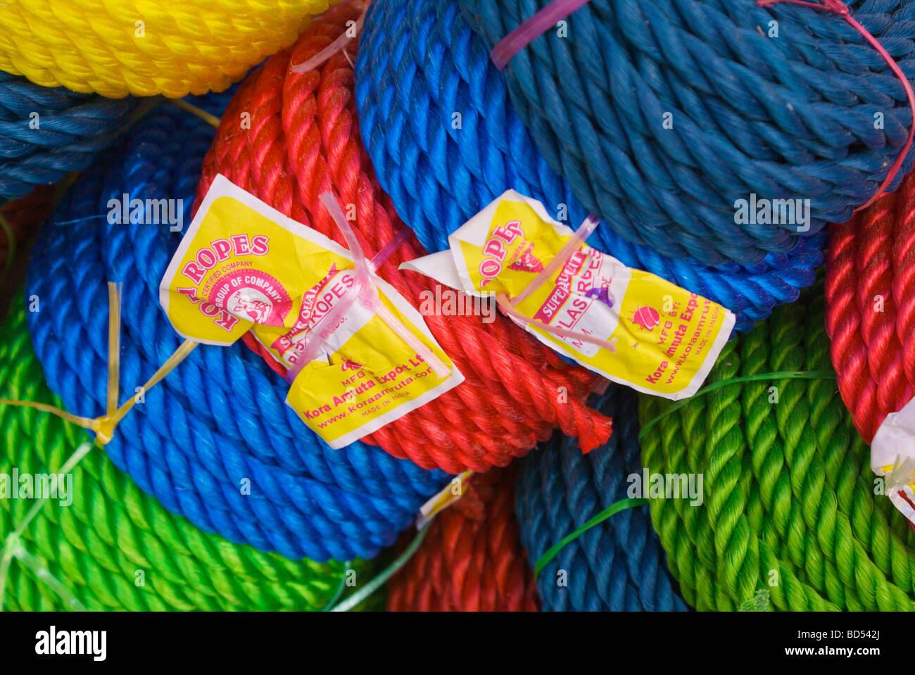 Corde colorate in un negozio in Deira, Dubai, Emirati arabi uniti (EAU) Foto Stock