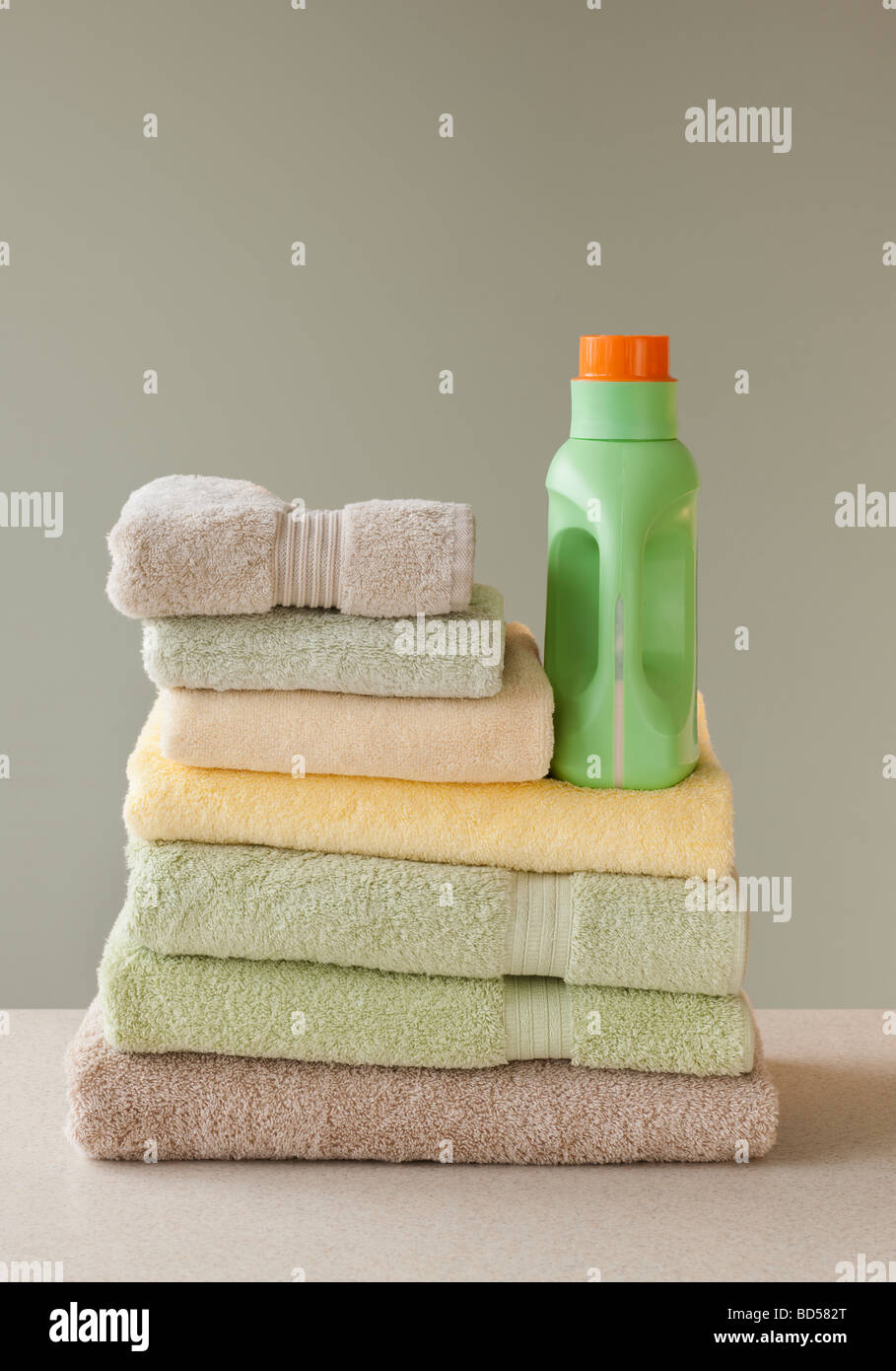 Asciugamani e detergenti per bucato Foto Stock