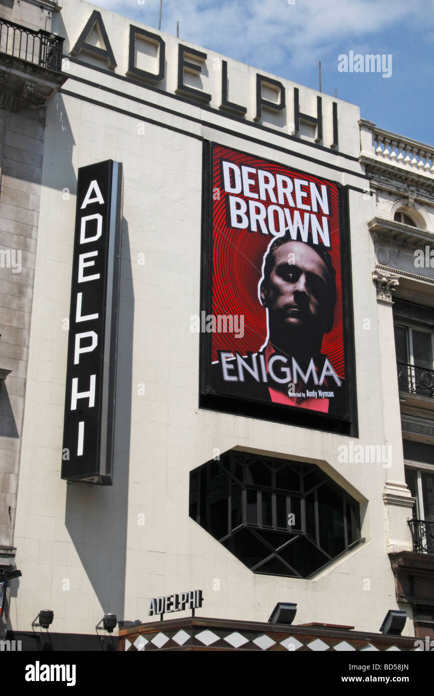 La parte anteriore della Adelphi Theatre sullo Strand, Londra, Regno Unito. Derren Brown, l'illusionista mostra estate 2009. Foto Stock