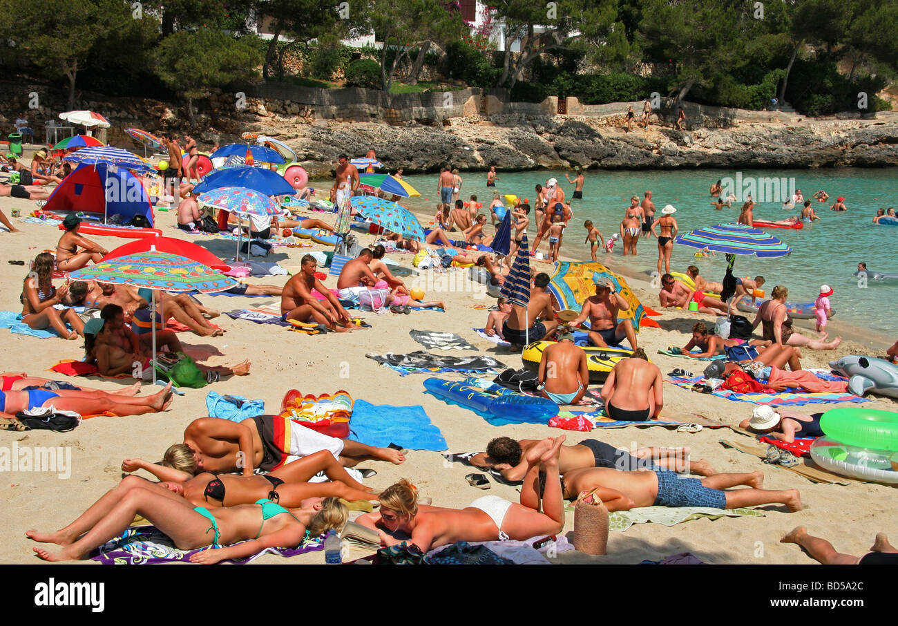 Scena di spiaggia Cala d Or Maiorca Foto Stock