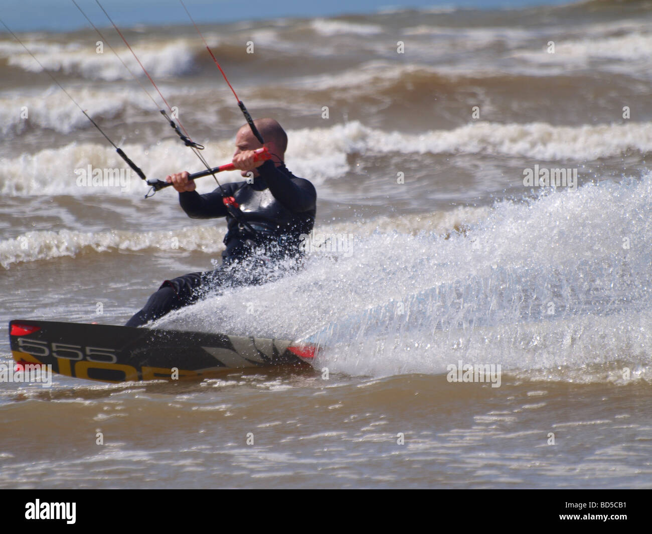 Kitesurfer in azione Foto Stock