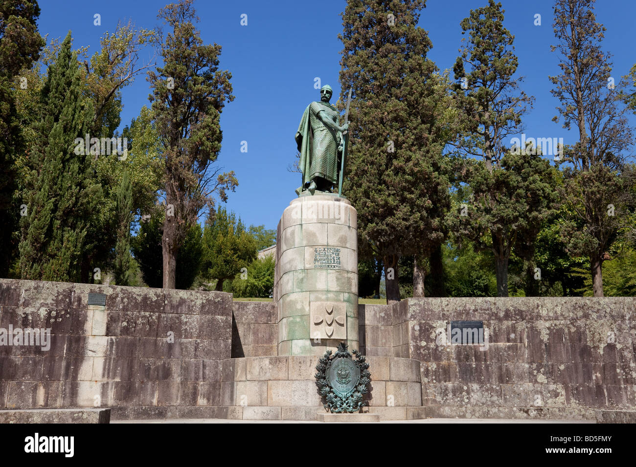 Statua del re Dom Afonso Henriques di Guimaraes. Il primo re del Portogallo nel XII secolo. Foto Stock