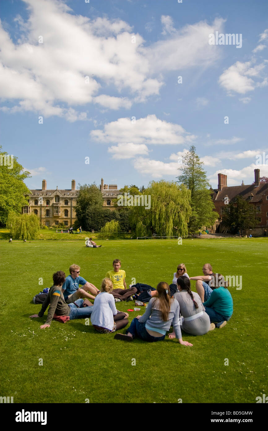 Gruppo di studenti di parlare Foto Stock