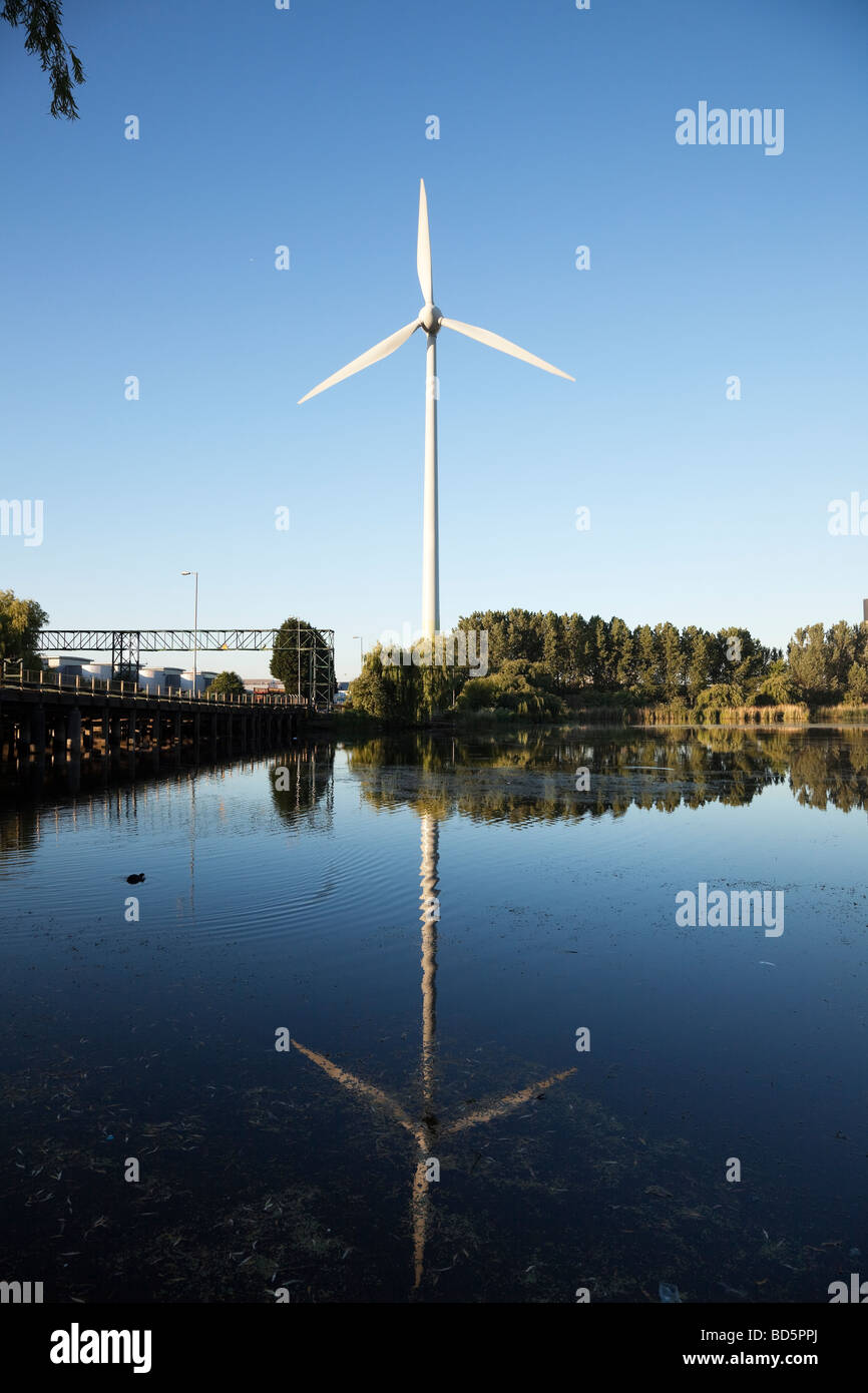 Turbina eolica a Ford Dagenham impianto Foto Stock