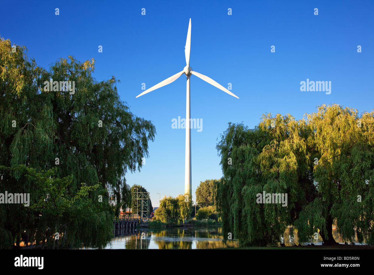 Turbina eolica a Ford Dagenham impianto Foto Stock