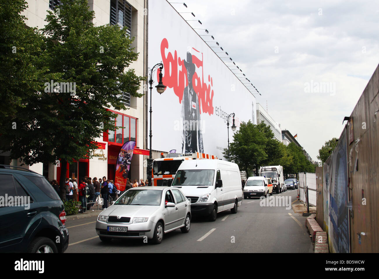 Commemorative 'solidarietà' billboard in Berlino Foto Stock