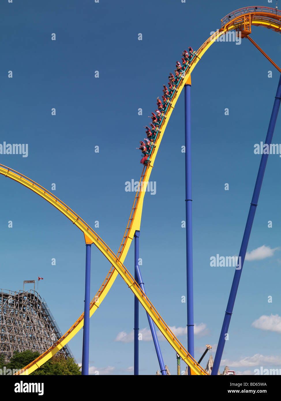 Il gigante Behemoth roller coaster al Canada's Wonderland Amusement Park Foto Stock