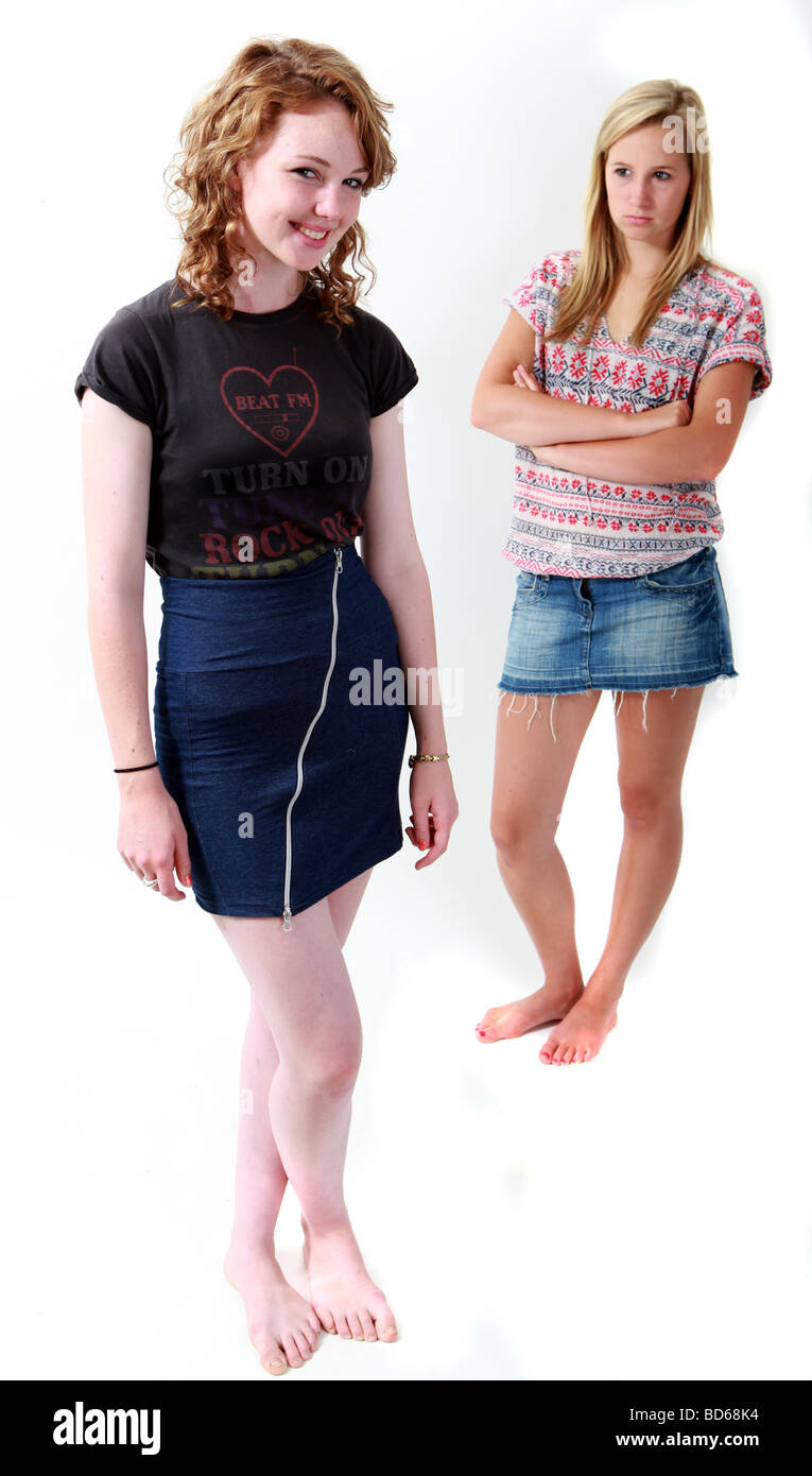 Due ragazze adolescenti, una felice, uno insoddisfatto Foto Stock