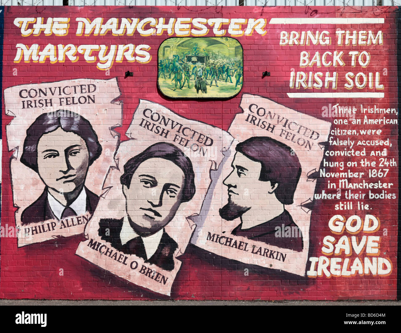 Parte occidentale di Belfast murale campagne a "portare la Manchester martiri torna al suolo irlandese', Divis Street, Falls Road. Foto Stock