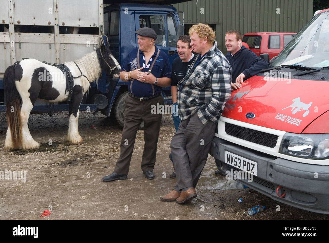 Brigg Horse Fair, Brigg Lincolnshire England Horse Traders 2009 2000s Dealers si divertono. UK HOMER SYKES Foto Stock