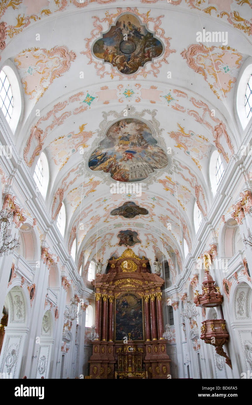 Luzern / Lucerna, Svizzera. Jesuitenkirche (Chiesa dei Gesuiti - 1677, molto restaurata in 20thC) interni Foto Stock