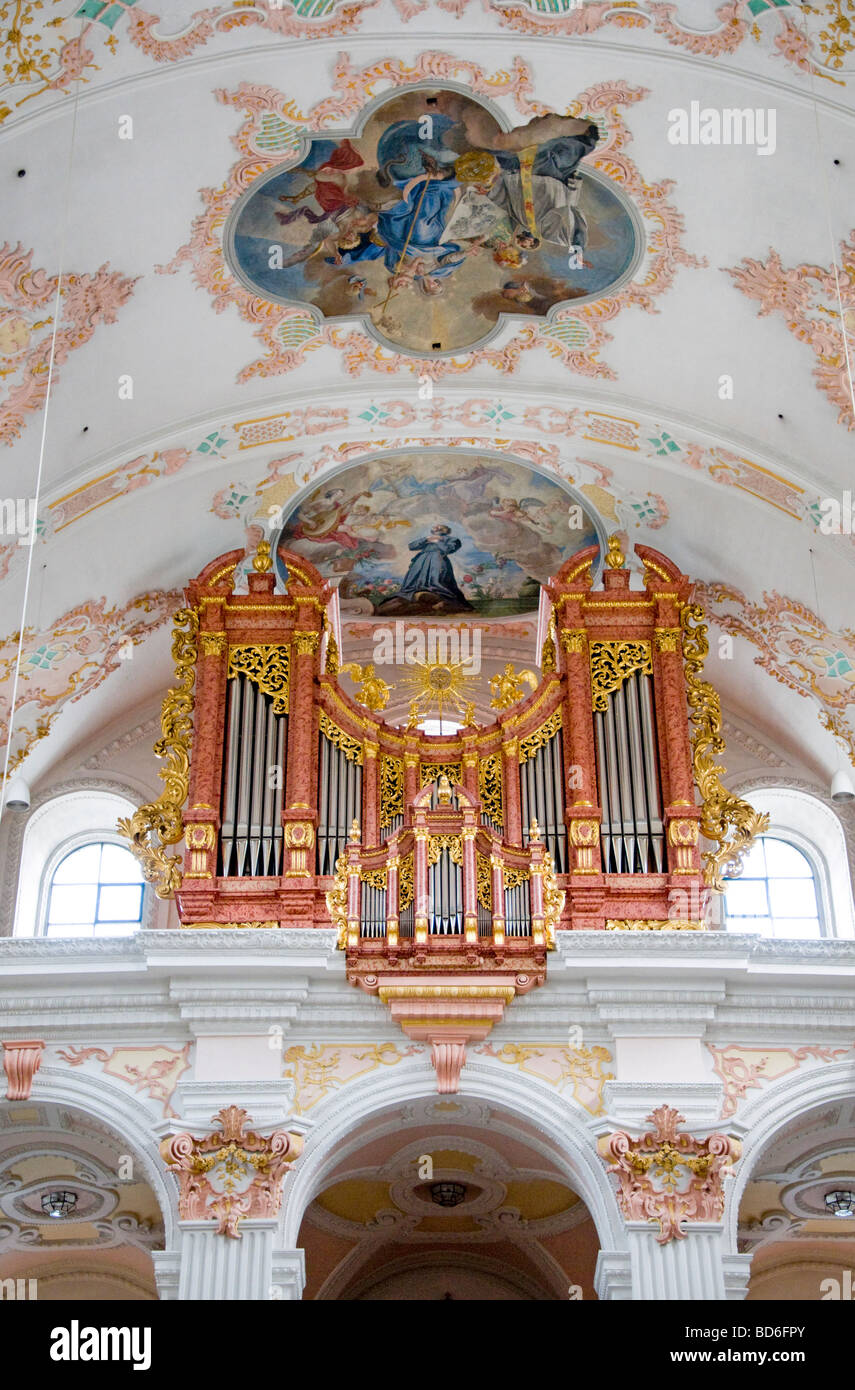 Luzern / Lucerna, Svizzera. Jesuitenkirche (Chiesa dei Gesuiti - 1677, molto restaurata in 20thC) interni. Organo Foto Stock