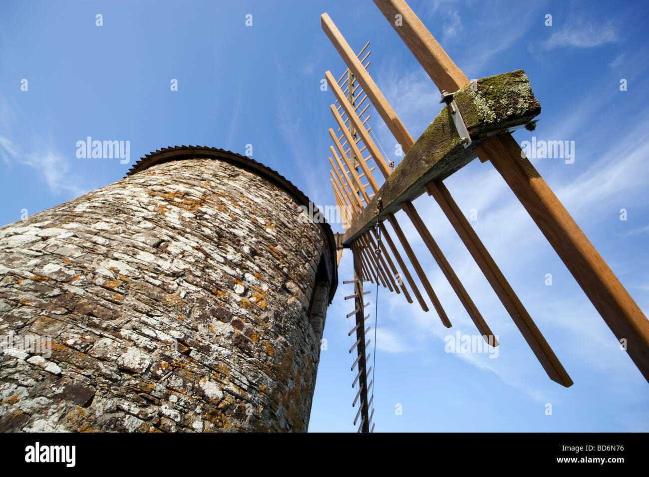 Il mulino a vento di rotondo, Clohars Carnoet, Brittany Foto Stock