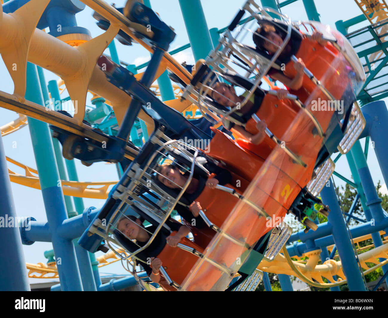 Time Warp roller coaster al Canada's Wonderland Amusement Park Foto Stock